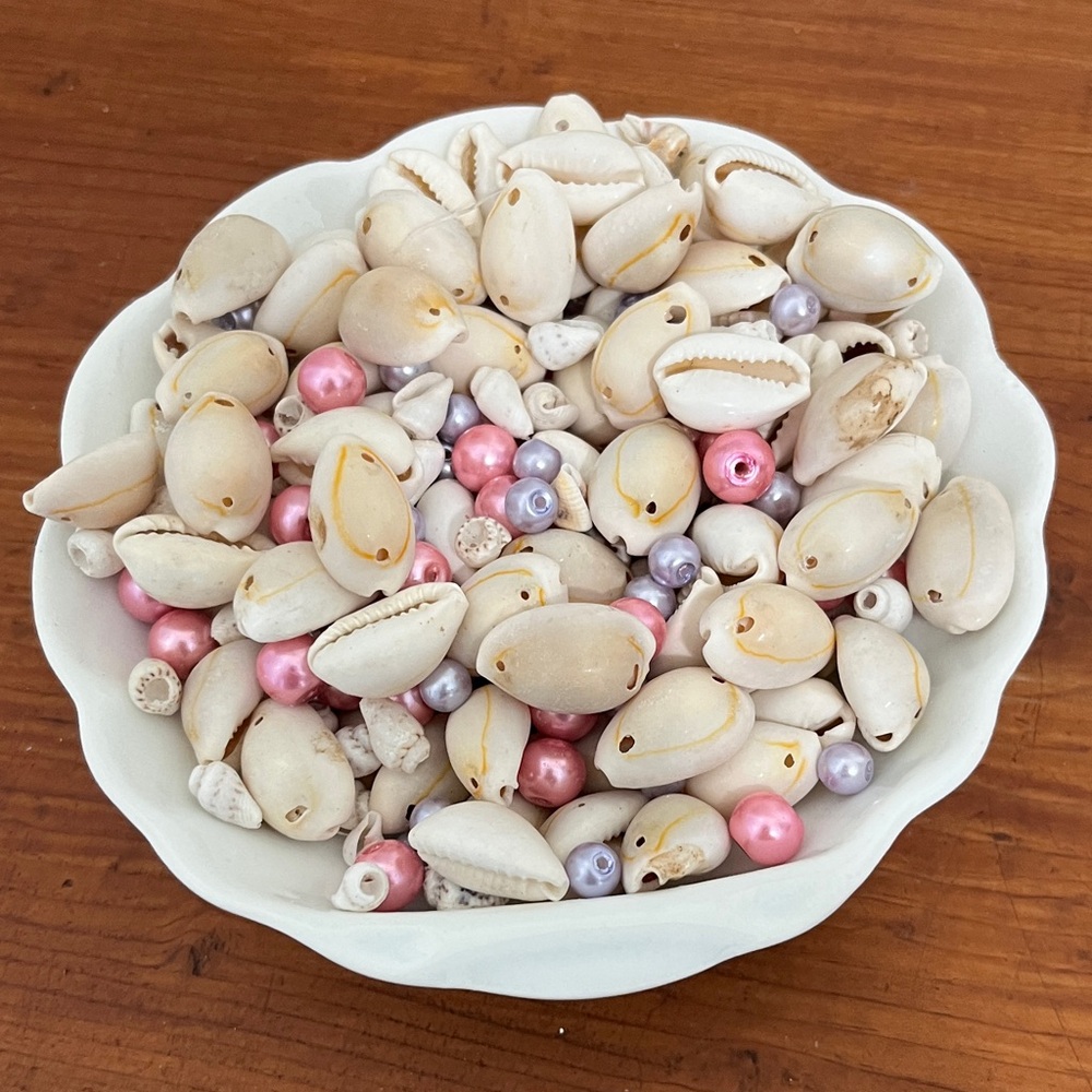 Lillian Vernon VTG SHELL DISH Filled w predrilled Shells and Glass Pearls